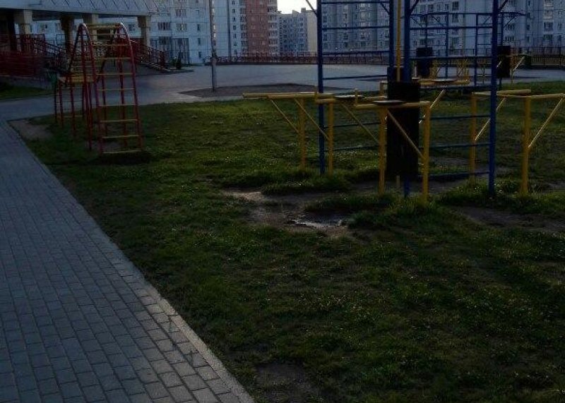 Площадка для воркаута в городе Минск №6995 Маленькая Современная фото