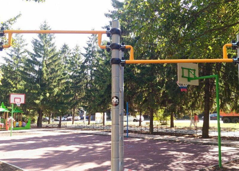 Площадка для воркаута в городе Ставрополь №7432 Маленькая Современная фото