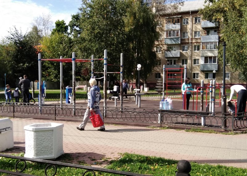 Площадка для воркаута в городе Подольск №7525 Средняя Современная фото