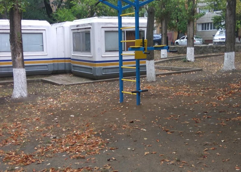 Площадка для воркаута в городе Южноукраинск №7540 Маленькая Современная фото