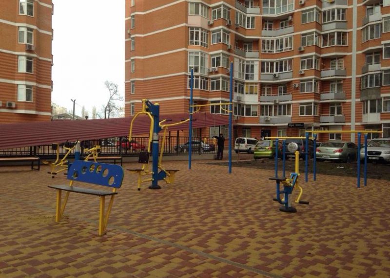 Площадка для воркаута в городе Одесса №8136 Маленькая Современная фото