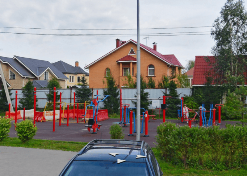 Площадка для воркаута в городе Одинцово №8166 Средняя Современная фото