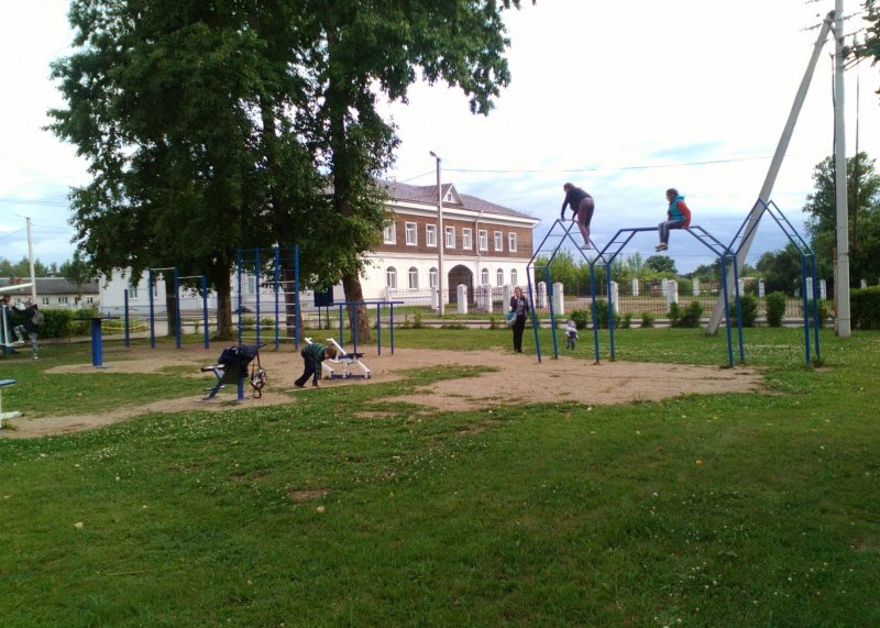 Площадка для воркаута в городе Старица №8702 Маленькая Современная фото