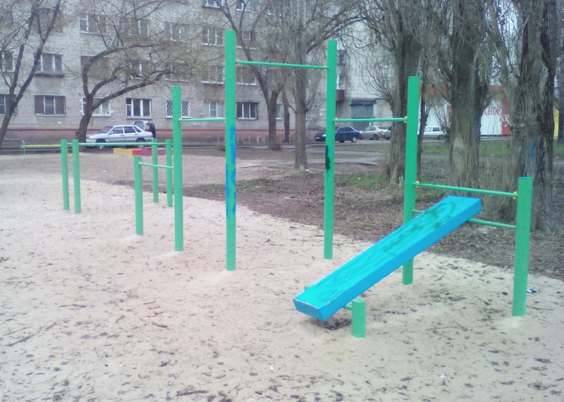 Площадка для воркаута в городе Липецк №8910 Маленькая Современная фото