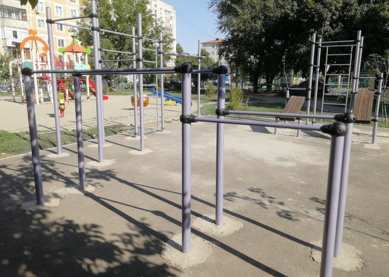 Площадка для воркаута в городе Белореченск №8958 Средняя Современная фото
