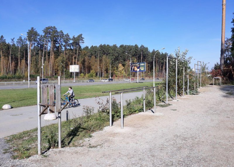 Площадка для воркаута в городе Екатеринбург №9071 Маленькая Современная фото