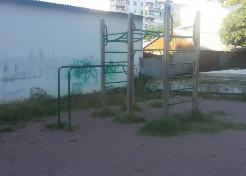 Площадка для воркаута в городе Геленджик №10139 Маленькая Современная фото