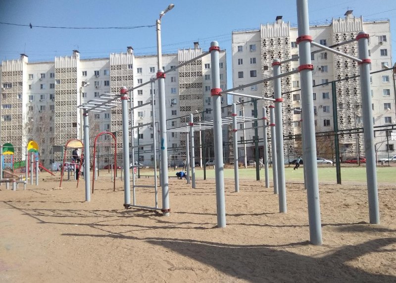 Площадка для воркаута в городе Астрахань №10631 Средняя Современная фото