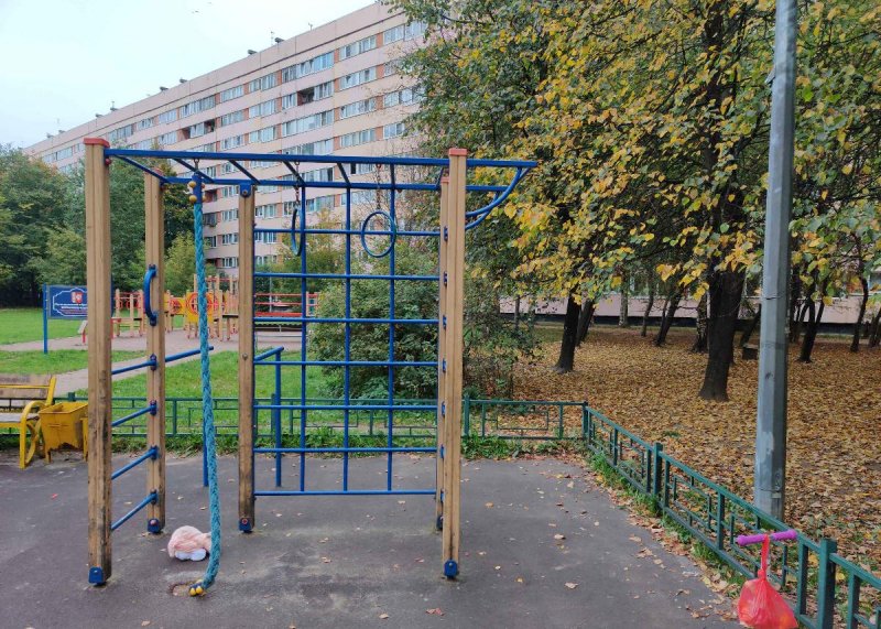 Площадка для воркаута в городе Санкт-Петербург №11039 Маленькая Современная фото