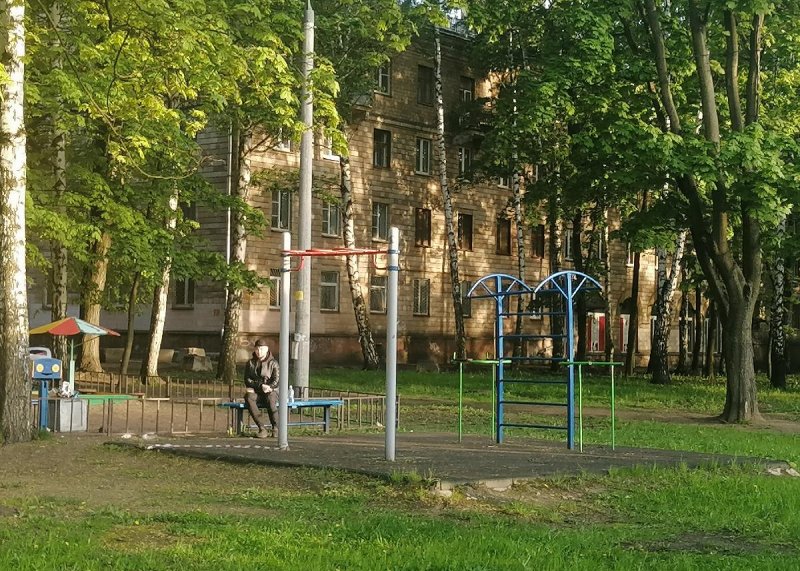 Площадка для воркаута в городе Мытищи №11829 Маленькая Современная фото