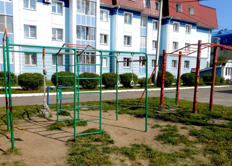 Площадка для воркаута в городе Сергиев Посад №12479 Маленькая Современная фото