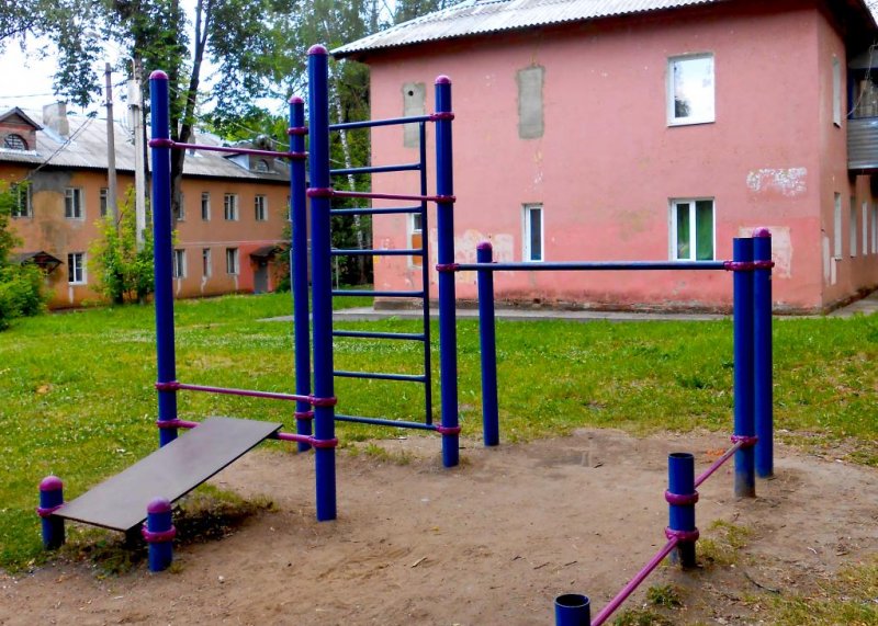 Площадка для воркаута в городе Сергиев Посад №12516 Маленькая Современная фото