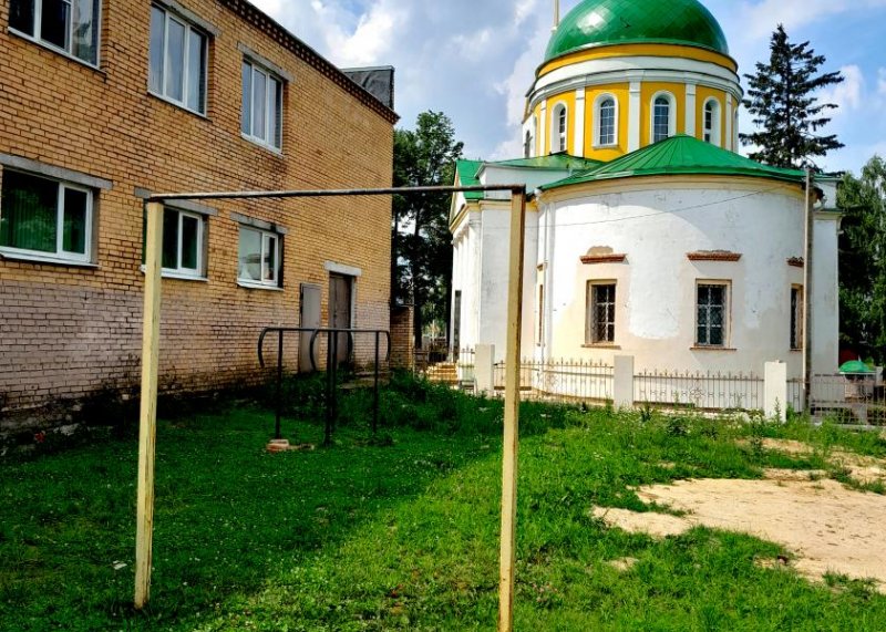 Площадка для воркаута в городе Сергиев Посад №12546 Маленькая Современная фото