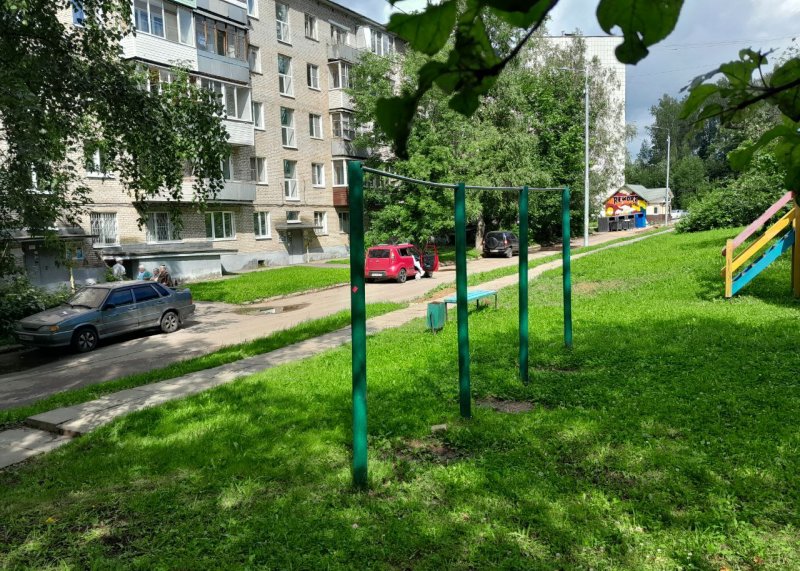 Площадка для воркаута в городе Сергиев Посад №12593 Маленькая Современная фото