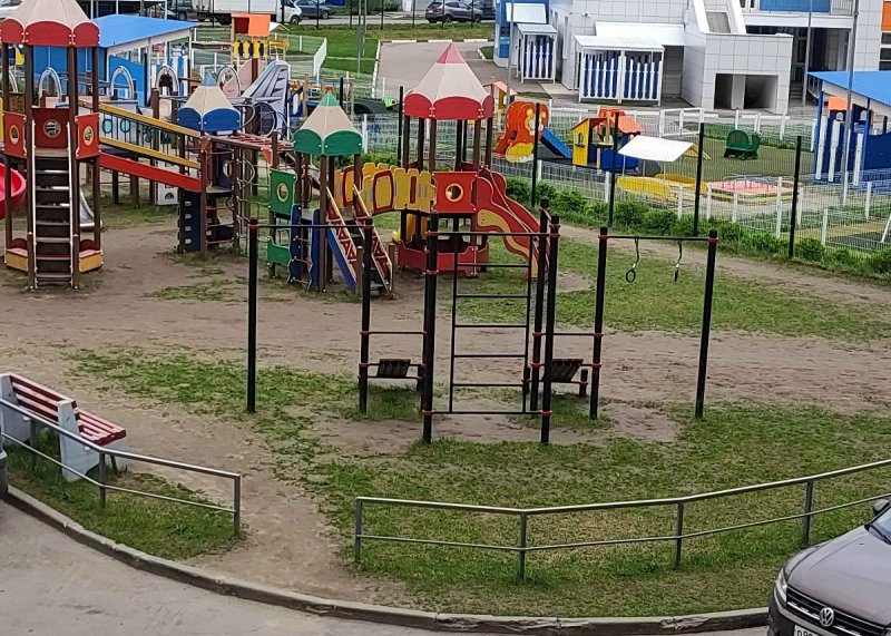 Площадка для воркаута в городе Тверь №13120 Маленькая Современная фото