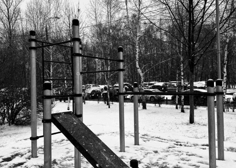 Площадка для воркаута в городе Москва №13159 Средняя Современная фото