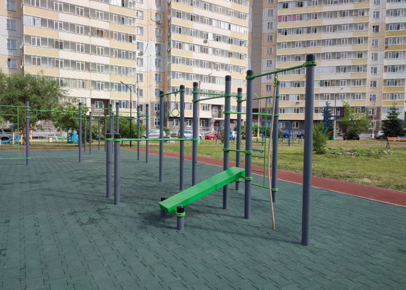 Площадка для воркаута в городе Красноярск №13163 Средняя Современная фото