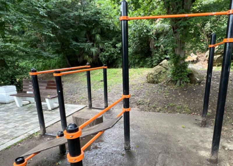 Площадка для воркаута в городе Сочи №13171 Маленькая Современная фото