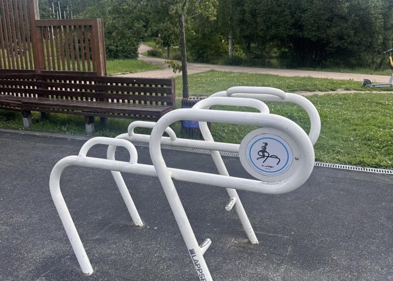 Площадка для воркаута в городе Москва №13187 Маленькая Современная фото