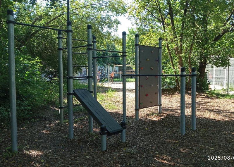Площадка для воркаута в городе Москва №13198 Средняя Хомуты фото