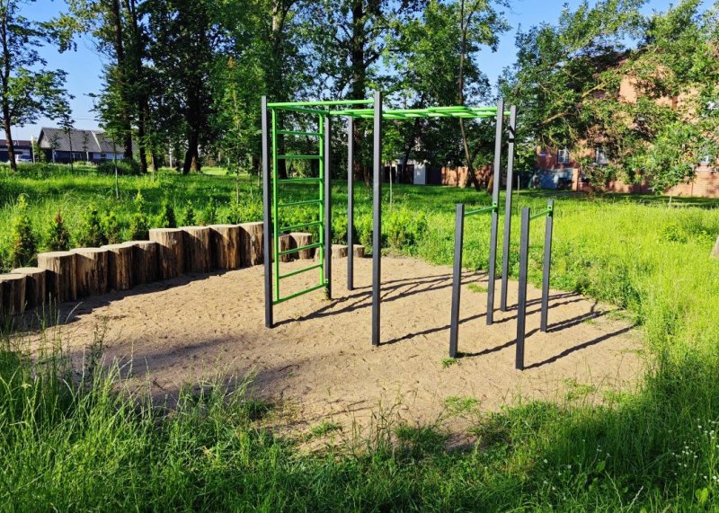 Площадка для воркаута в городе Минск №13199 Маленькая Современная фото