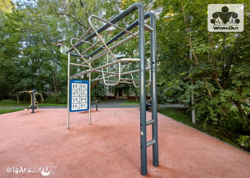 Площадка для воркаута в городе Москва №13204 Средняя Современная фото