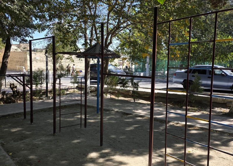 Площадка для воркаута в городе Бухара №13225 Маленькая Советская фото