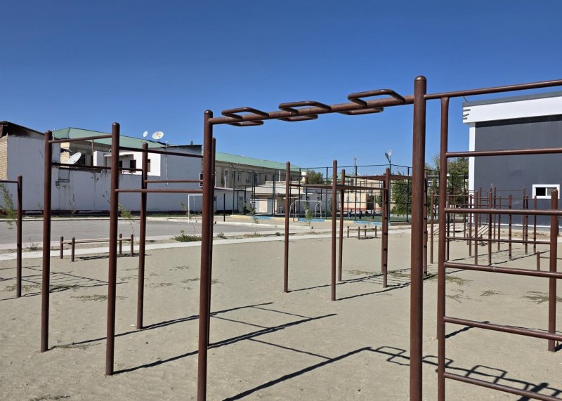 Площадка для воркаута в городе Бухара №13224 Средняя Современная фото