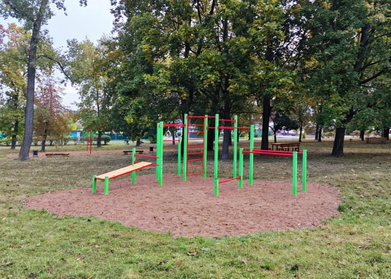 Площадка для воркаута в городе Минск №13227 Маленькая Современная фото