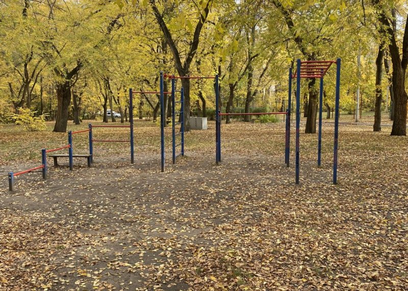 Площадка для воркаута в городе Воронеж №13228 Маленькая Современная фото