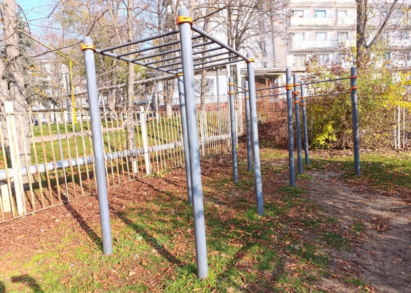 Площадка для воркаута в городе Пятигорск №13233 Маленькая Современная фото