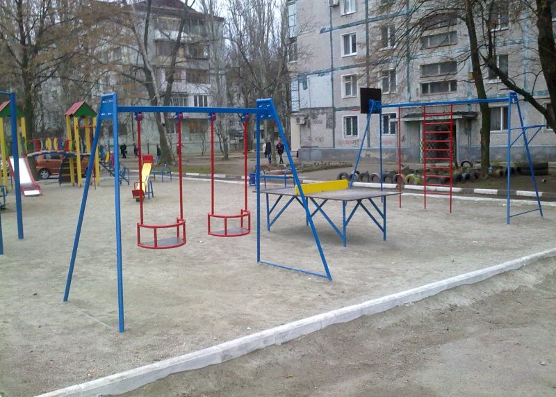 Площадка для воркаута в городе Запорожье №1970 Маленькая Современная фото
