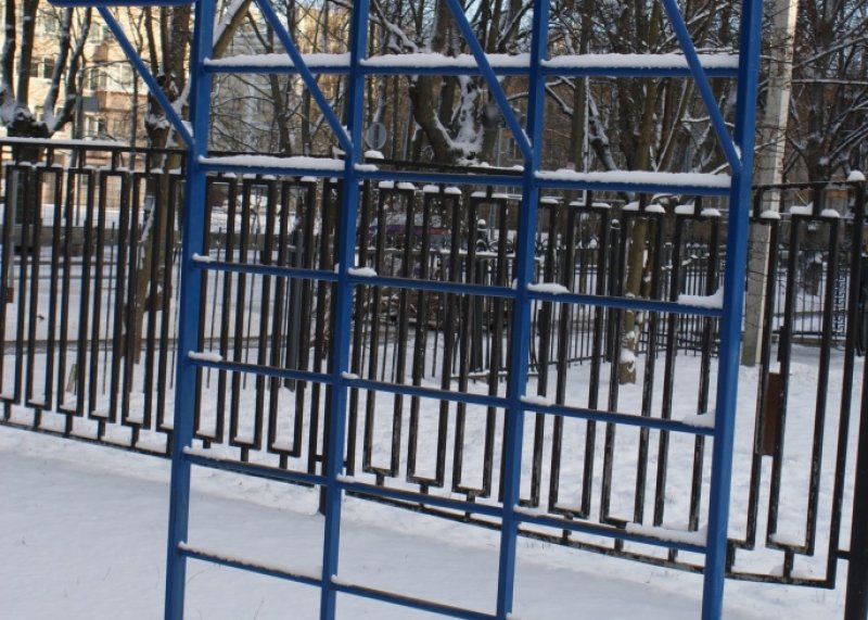 Площадка для воркаута в городе Санкт-Петербург №4739 Маленькая Современная фото