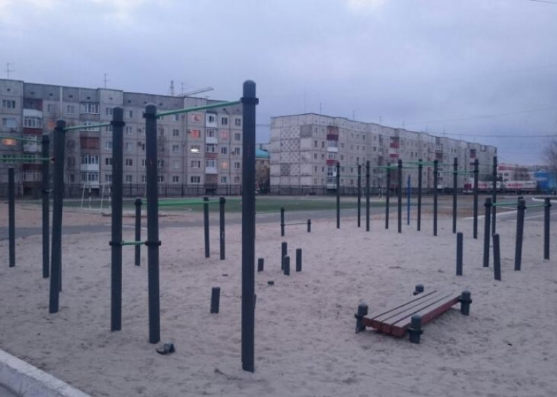 Площадка для воркаута в городе Нефтеюганск №5187 Средняя Хомуты фото