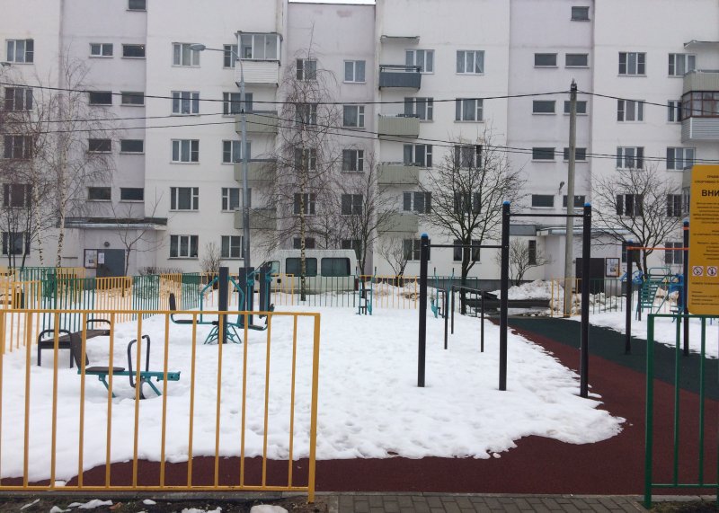 Площадка для воркаута в городе Наро-Фоминск №4972 Маленькая Современная фото