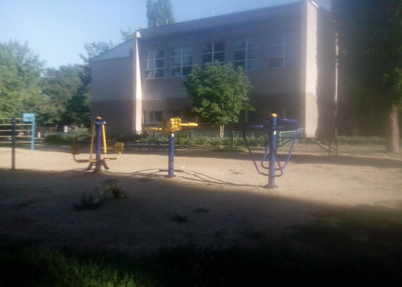 Площадка для воркаута в городе Николаев №2225 Маленькая Современная фото
