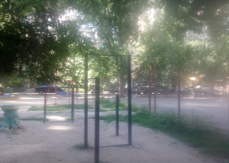 Площадка для воркаута в городе Николаев №2233 Маленькая Современная фото