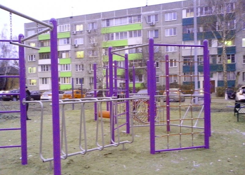 Площадка для воркаута в городе Домодедово №2624 Маленькая Современная фото