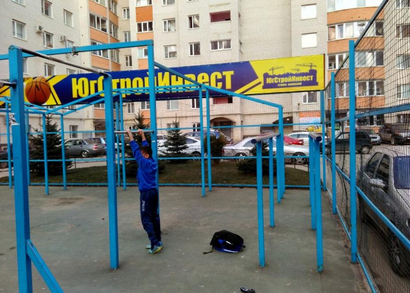 Площадка для воркаута в городе Ставрополь №4885 Средняя Современная фото