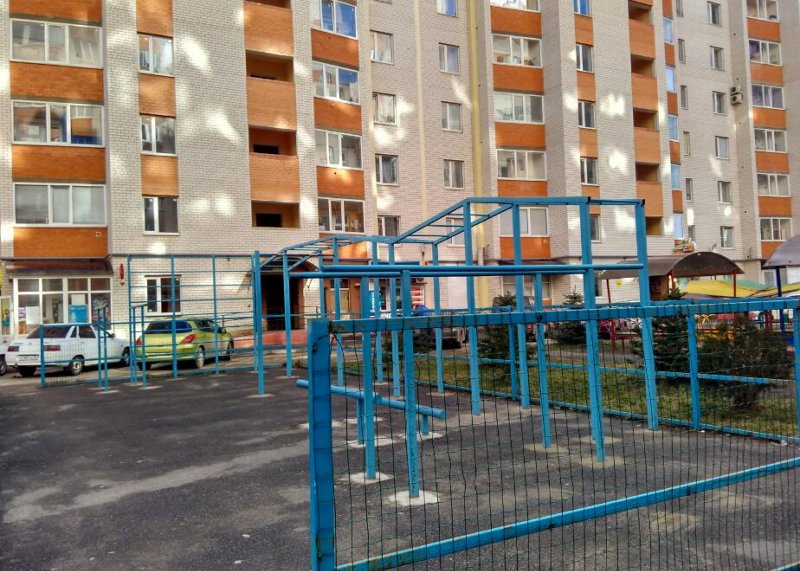 Площадка для воркаута в городе Ставрополь №4898 Маленькая Современная фото