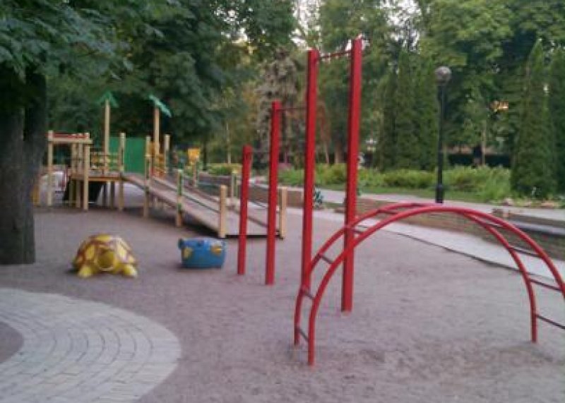 Площадка для воркаута в городе Киев №5382 Маленькая Современная фото