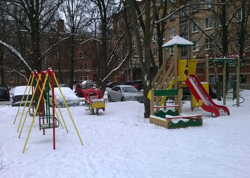 Площадка для воркаута в городе Петергоф №4809 Маленькая Современная фото