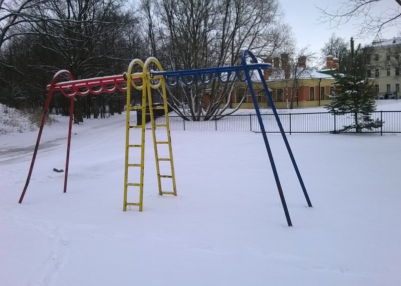 Площадка для воркаута в городе Петергоф №4810 Маленькая Современная фото