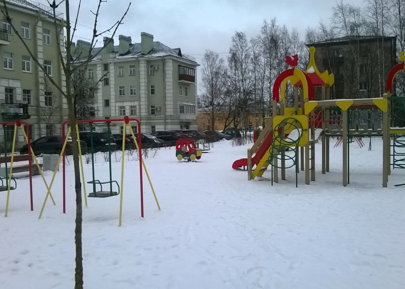 Площадка для воркаута в городе Петергоф №4815 Маленькая Современная фото