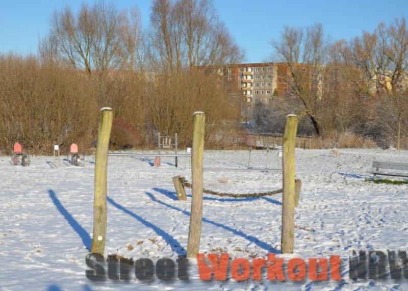 Площадка для воркаута в городе Штральзунд №3773 Средняя Современная фото