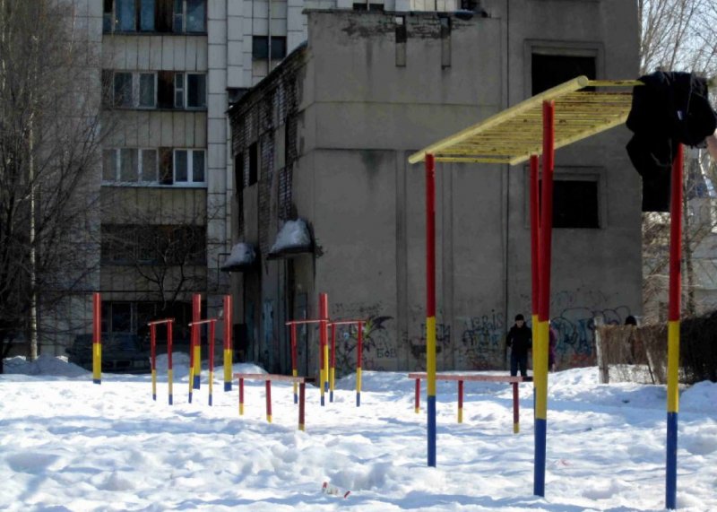 Площадка для воркаута в городе Самара №61 Средняя Современная фото