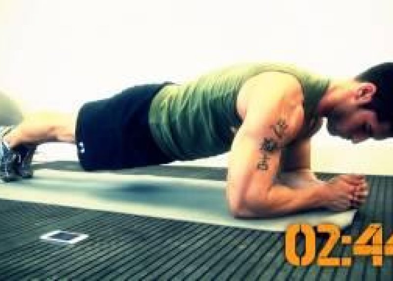 8 minute abs with Jamie Alderton