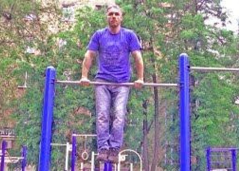 Как научиться делать выход силой на две руки