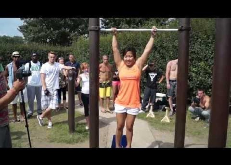 Jasmine Moksim - Performing Max Pull-Ups in 60 Seconds - M.E.R.C