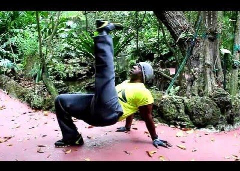 Motiondynamix Mia - Bodyweight Workout at the Gardens